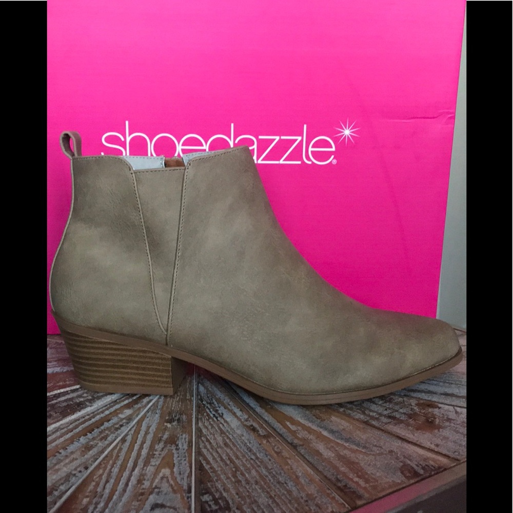 NWT Shoe Dazzle Low-heeled Ankle Booties in Taupe